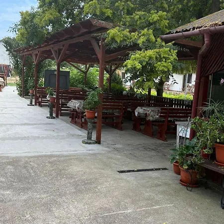 Casa Ghemus بيت ضيافة 3*